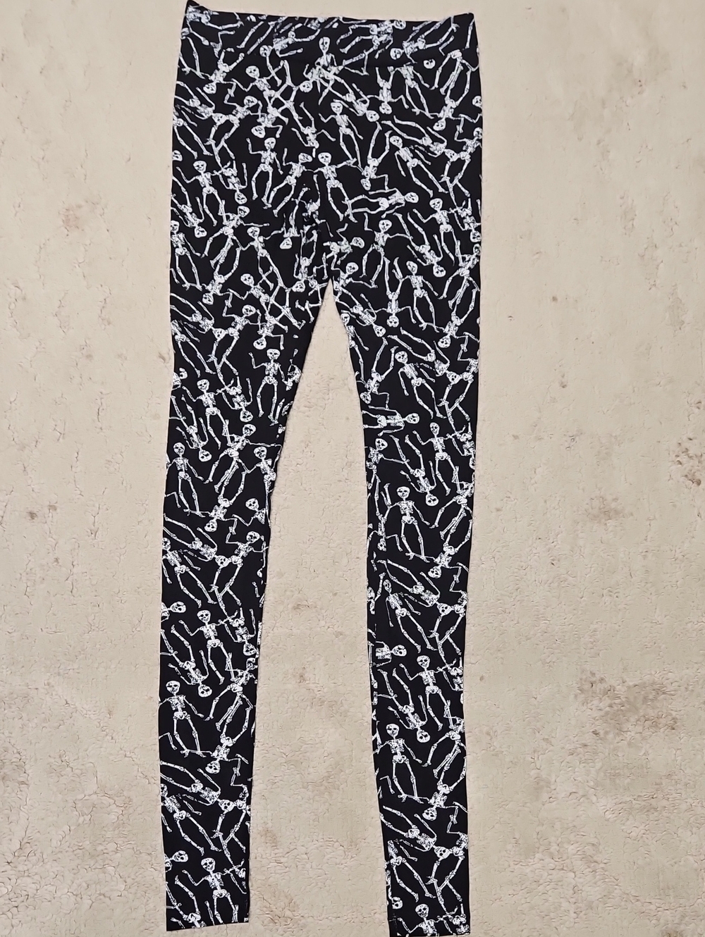 NWTSpooky Halloween Dancing Skeleton Leggings Black White Pattern Graphic Pants